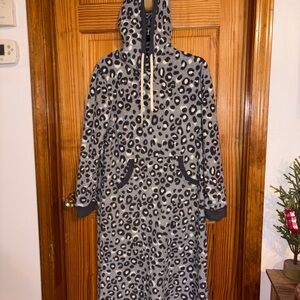 Cuddle Duds Black gray white Hoodie Dress Pajama Size Small Pre-Owned